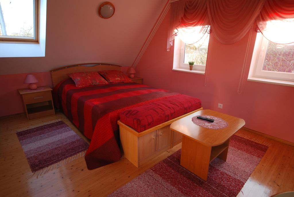 Ida Majutus Hotel Куресааре Стая снимка
